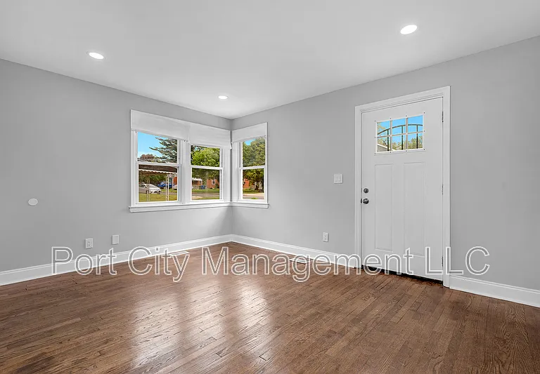4902 Gilray Dr — Photo 4