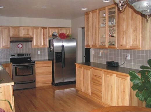 Features hickory cabinets, stainless appliances, oak floor.