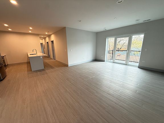 4th image of 6350 N Glenwood Ave #302