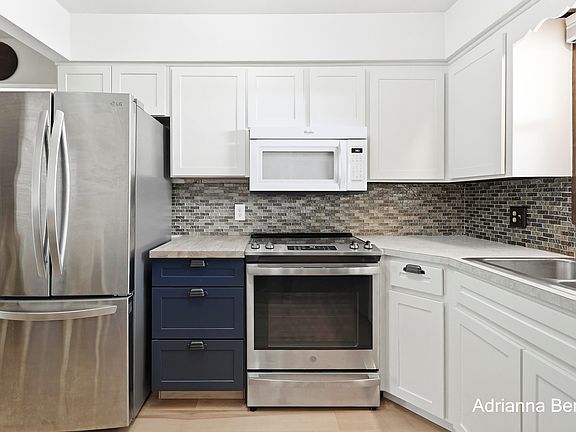 3rd image of 7467 Pinegrove Dr