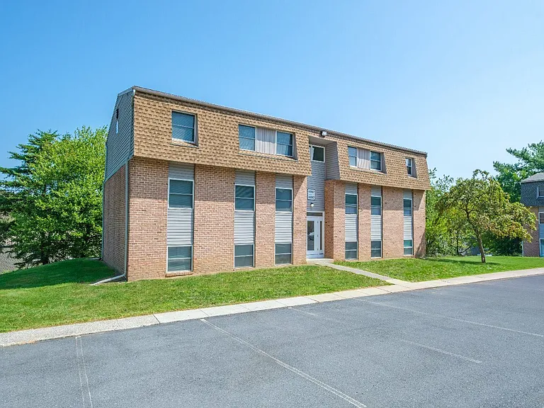 Colonial Glen — Photo 10