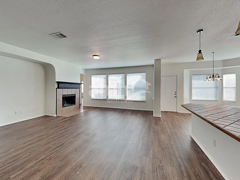 617 Bur Oak Dr — Photo 6