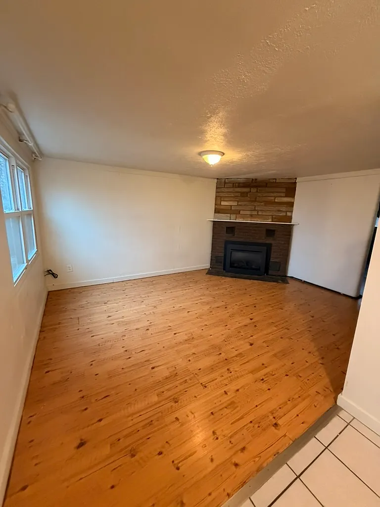 Building Photo - 37 Biggs Ln #4