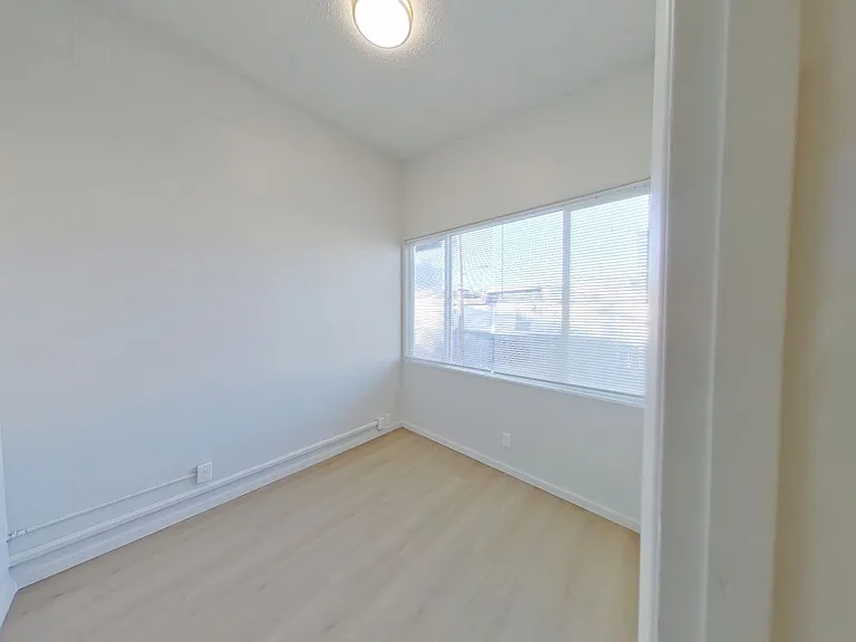 University Manor - Newly Renovated Units just a short walk from Campus! — Photo 32