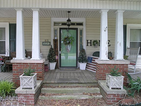 2nd image of 105 N Garris St
