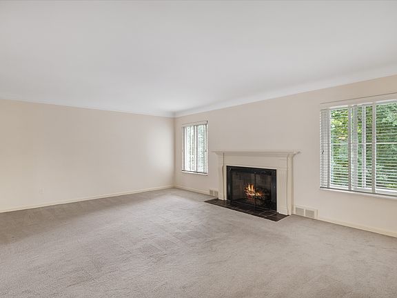 Living Room with fireplace