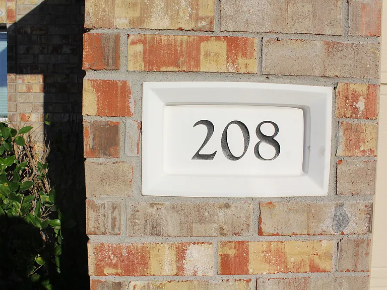 208 Firwood N — Photo 4