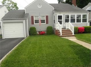 25 Kennedy Rd, Morris Plains, NJ 07950