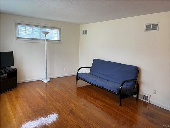 4th image of 601 Forest Dr