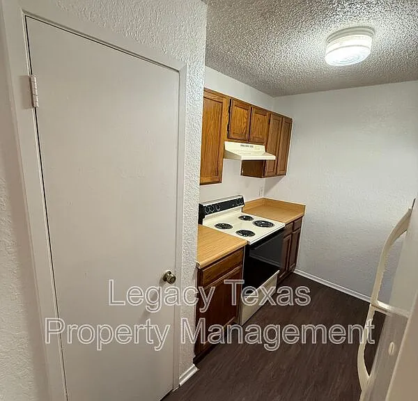 1715 Short St #D — Photo 20