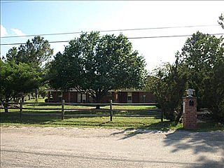 2nd image of 1701 Oakridge Trl