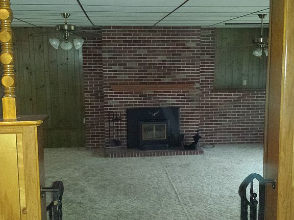 Family room w/ fireplace