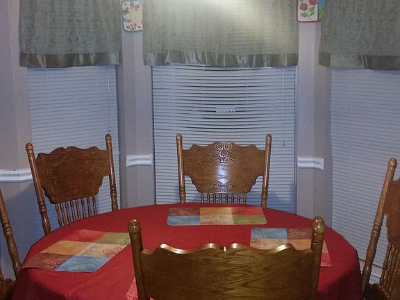 Bay window dining area