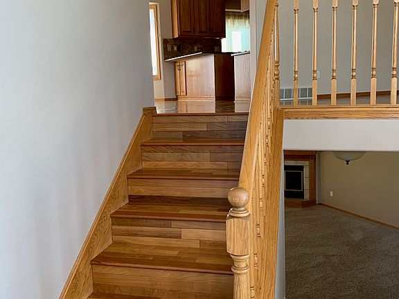 3rd image of 324 N Sandberg Dr
