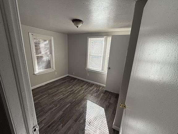 4th image of 938 SW 51st St