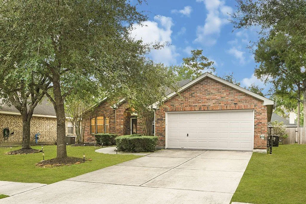 3 bed, 2.0 bath, 2325 sqft, $2,400 — Photo 3