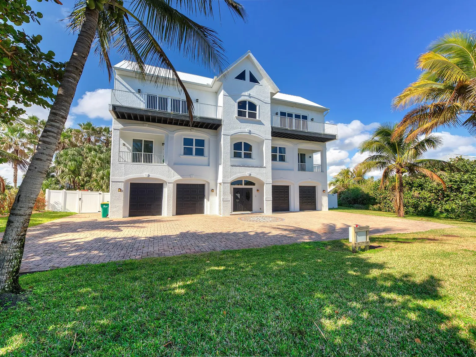6 bed, 4000 sqft, $5,900 — Photo 1