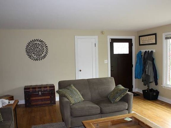 Front Door to Lvg Rm