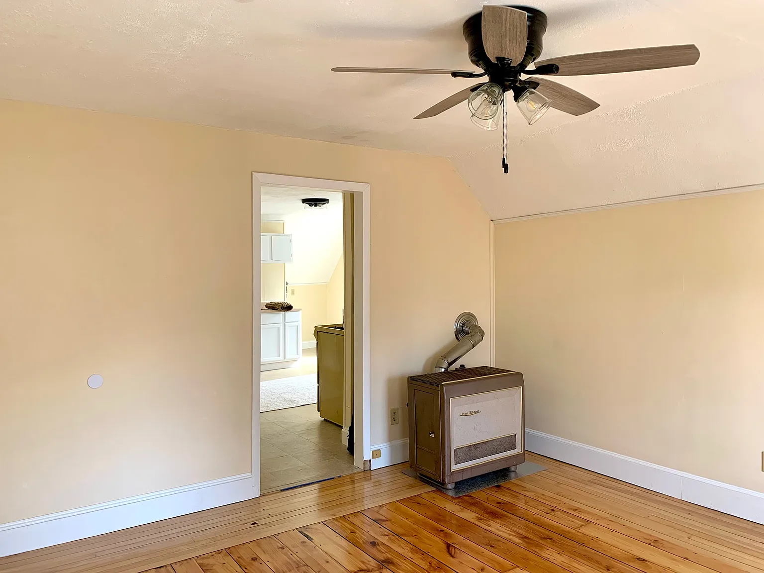 2 bed, 1200 sqft, $2,200 — Photo 2