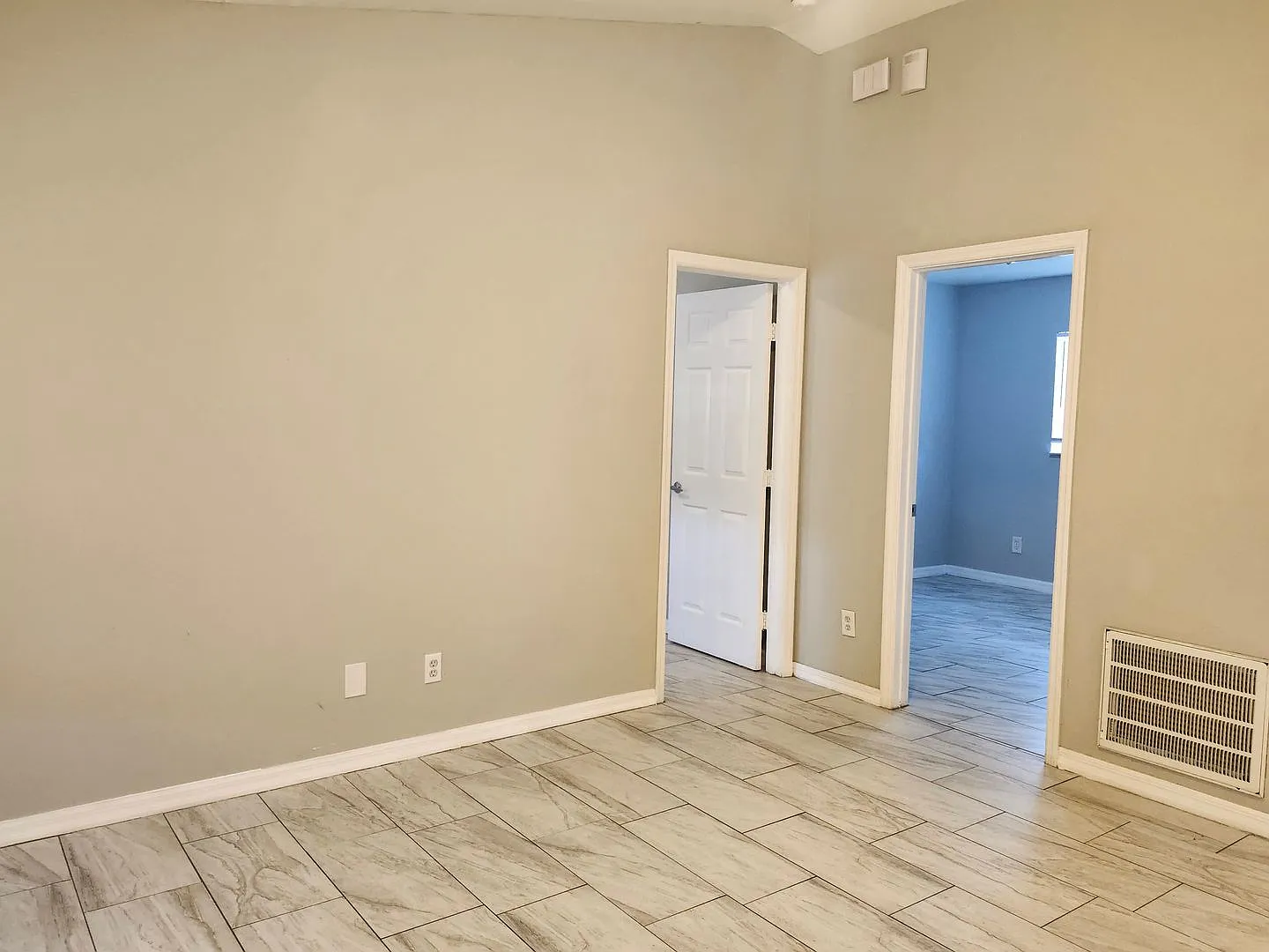 3-Bedroom Duplex in Central Lehigh Acres Lawn & Salt Service Included — Photo 2