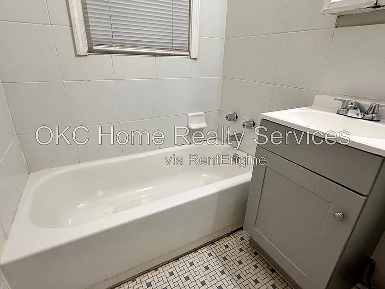 2048 NE 18th St — Photo 7