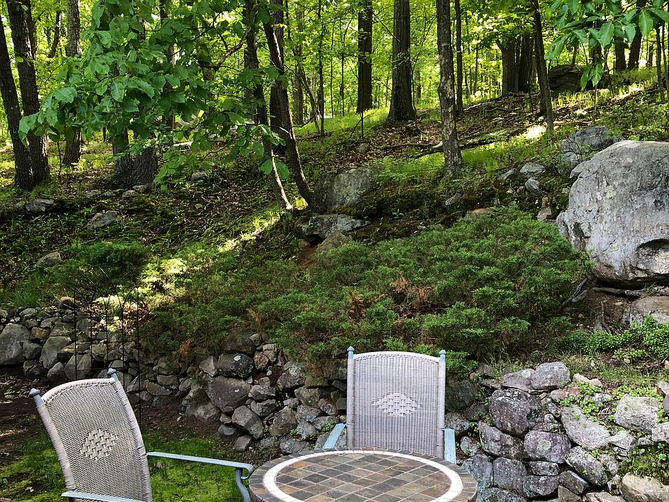 2nd image of 25 Hillside Rd