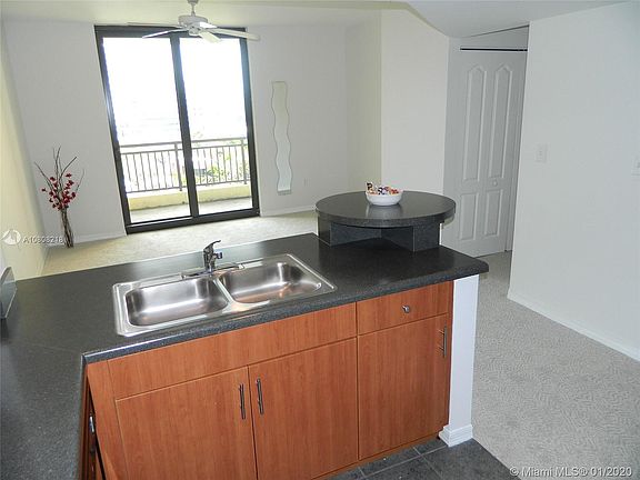 5th image of 110 N Federal Hwy APT 913