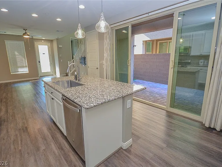 541 Tokopah Falls St — Photo 11