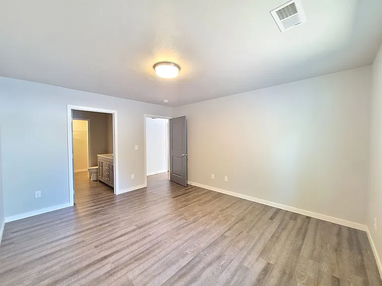 3014 N Gillis Ct — Photo 17