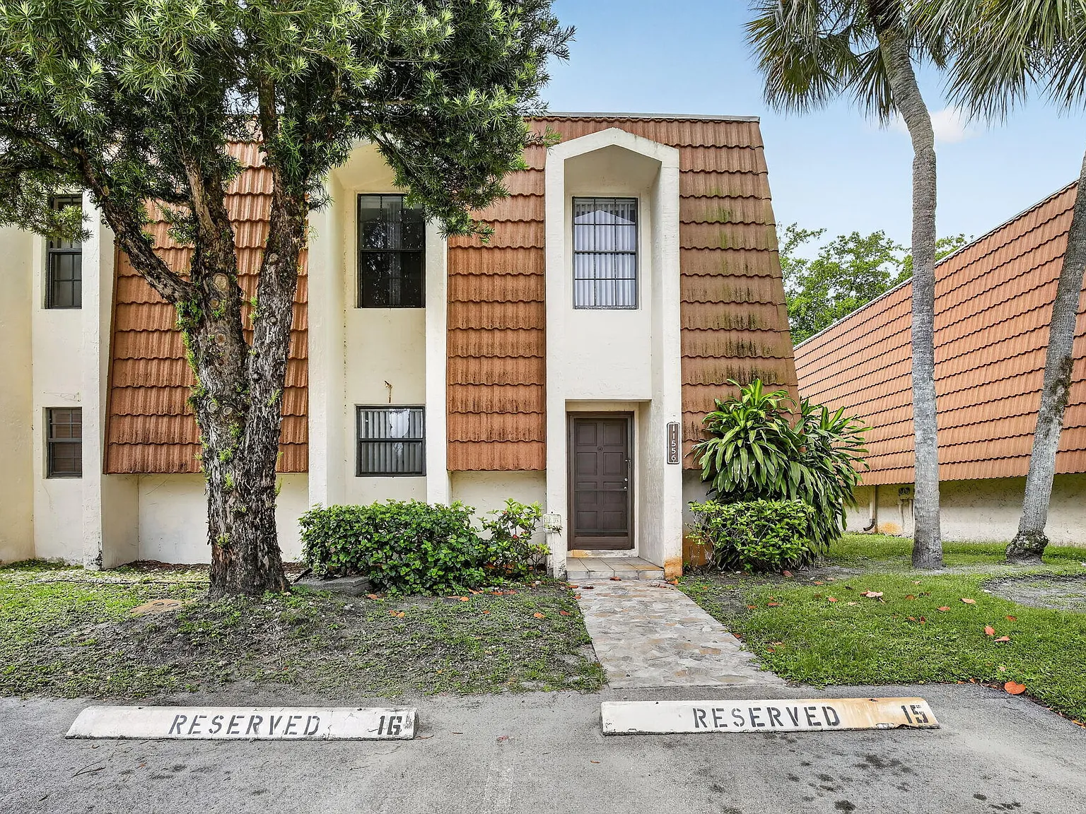 3 bed, 2.5 bath, 1780 sqft, $3,200 — Photo 2