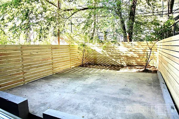 Rented by Real Street Inc | media 14