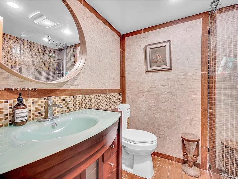 1700 S Bayshore Ln #3B — Photo 25