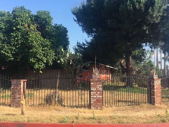 3rd image of 1404 E Sunset Hill Dr