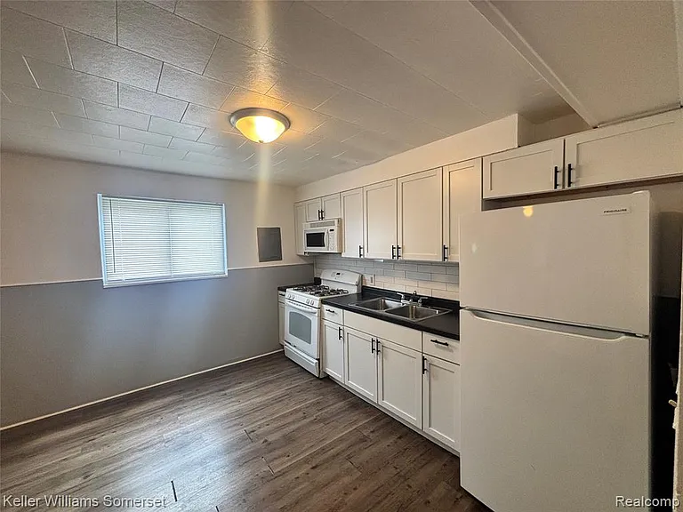 32057 Cheboygan Ct — Photo 3