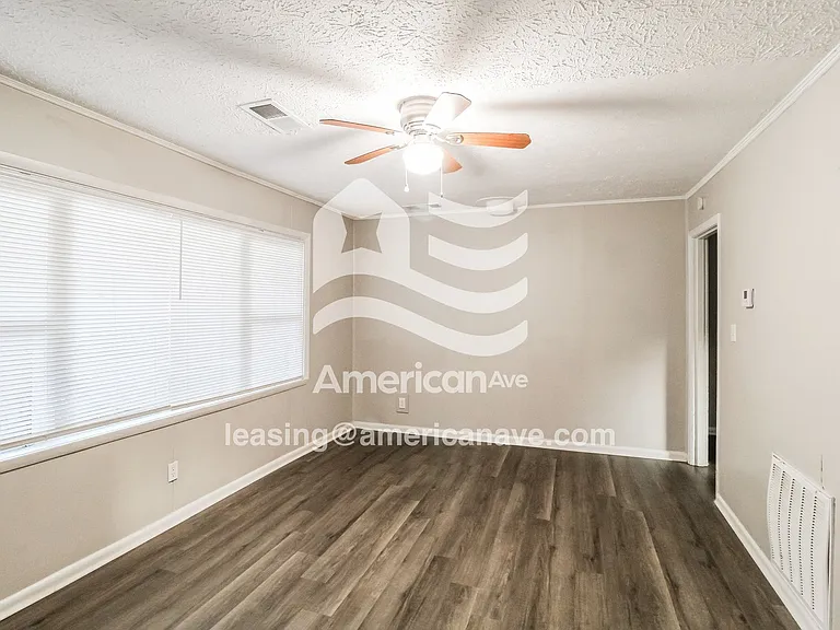 1237628_002_living_room_14000766.jpg