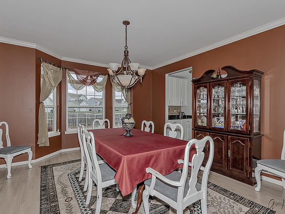 4th image of 286 Springwood Dr