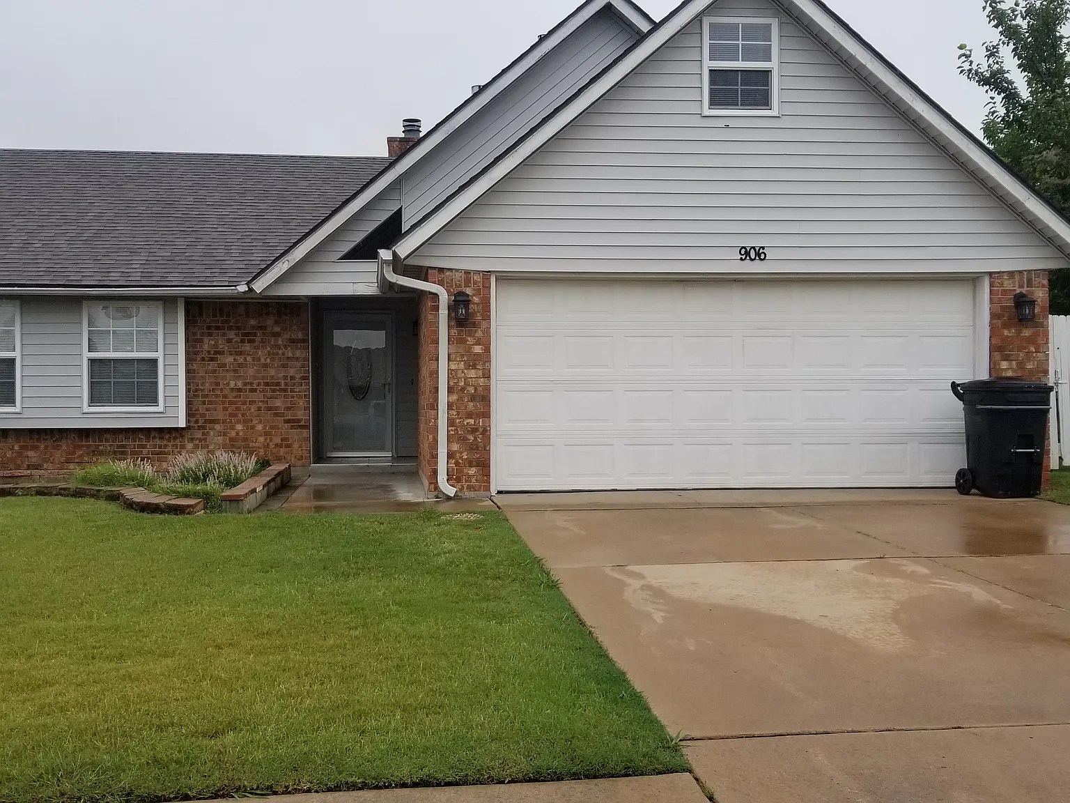 4 bed, 1701 sqft, $1,700 — Photo 1
