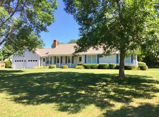 4 High Meadow Rd, Hadley, MA 01035