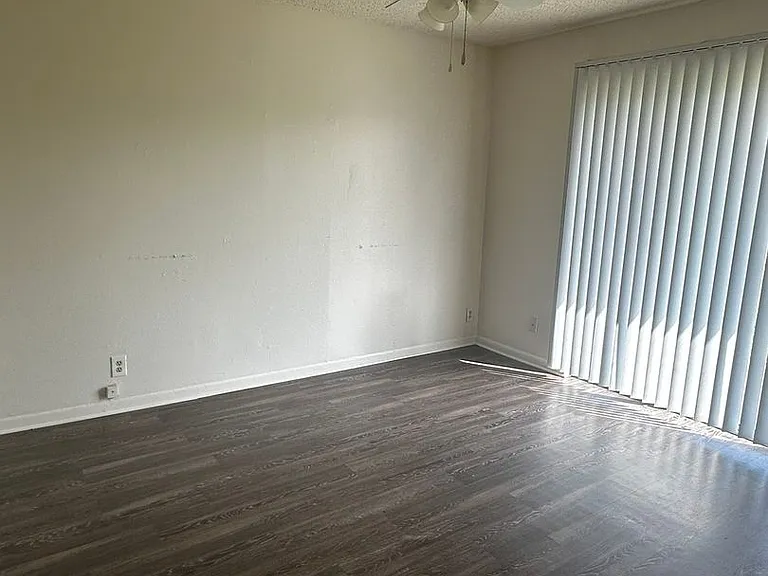900 Sahara Ave — Photo 5