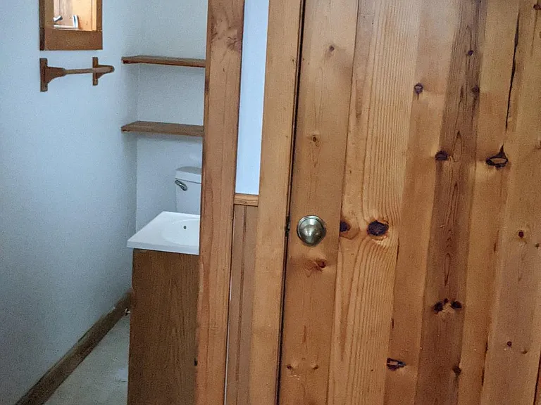 119 W Burke St — Photo 15