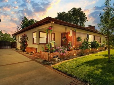 750 W 8th St, Claremont, CA, 91711