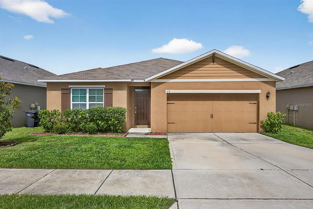 4 bed, 2.0 bath, 1828 sqft, $2,100 — Photo 1
