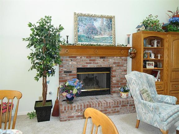 4th image of 54 Balmoral Ct