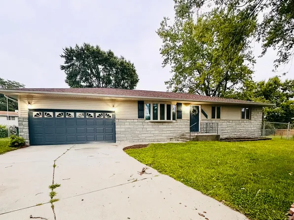 7931 Marshall Pl, Merrillville, IN 46410