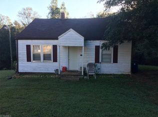 210 Peacock Ave, Lexington, NC 27292