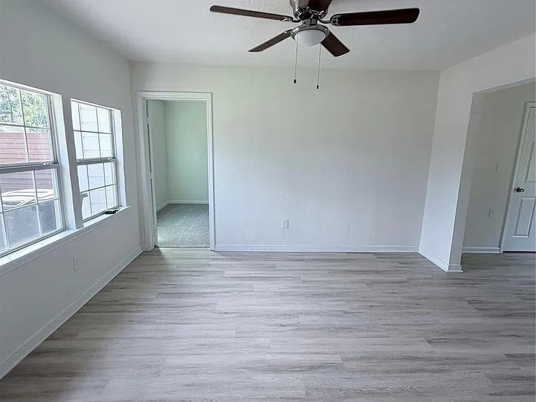 8837 Oak Knoll Ln — Photo 9