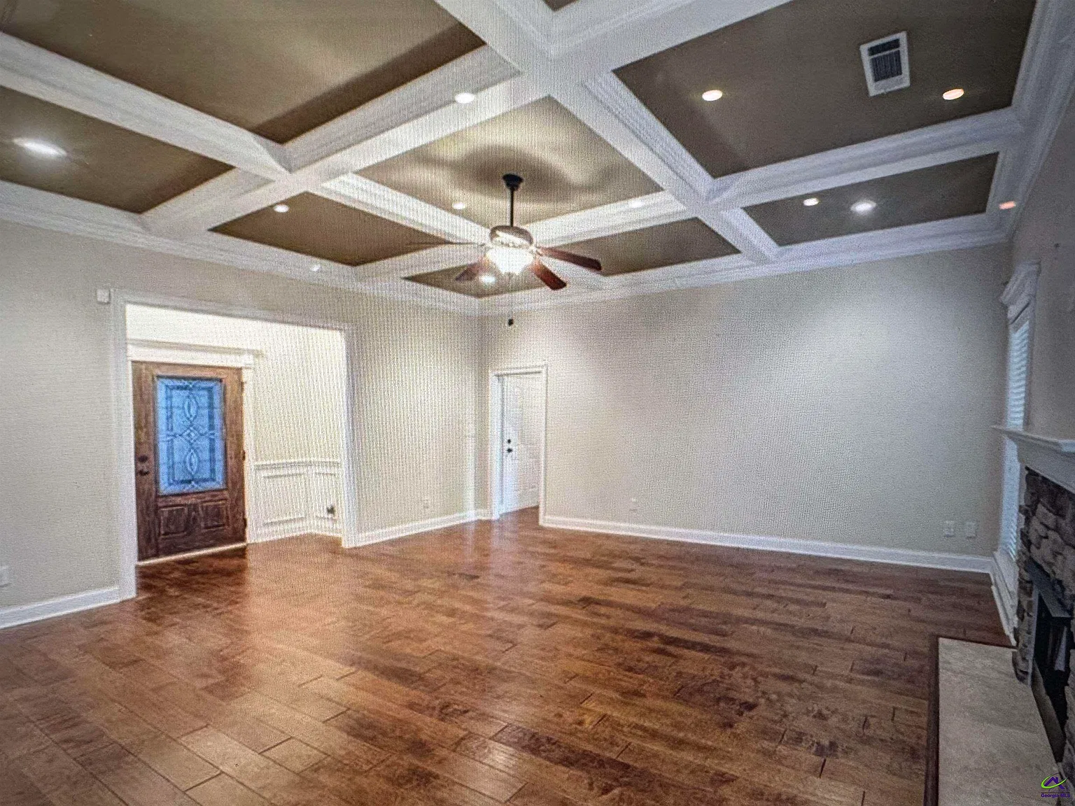 3 bed, 2.0 bath, 1645 sqft, $2,100 — Photo 3