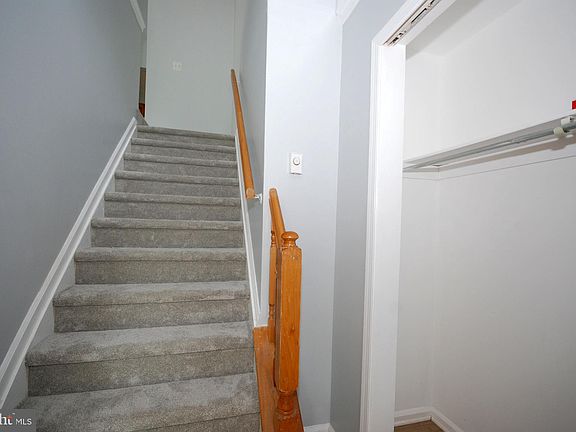3rd image of 11 Powell Ct