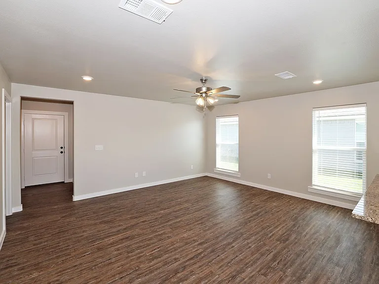4902 Locker St — Photo 5