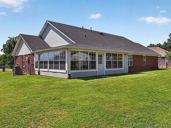 4th image of 1602 Cottonwood Dr